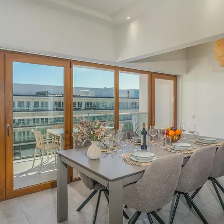 דירה Alba Marina Apartment, With 3 Bedrooms And Pool *