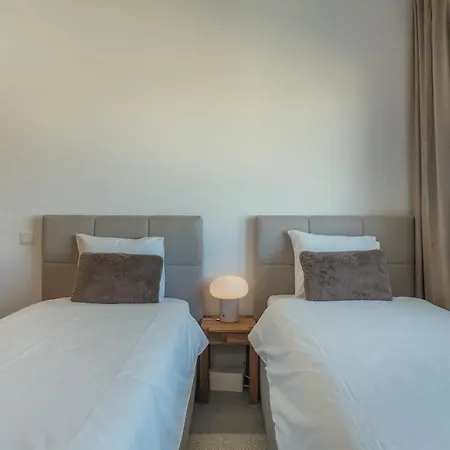דירה Alba Marina Apartment, With 3 Bedrooms And Pool *
